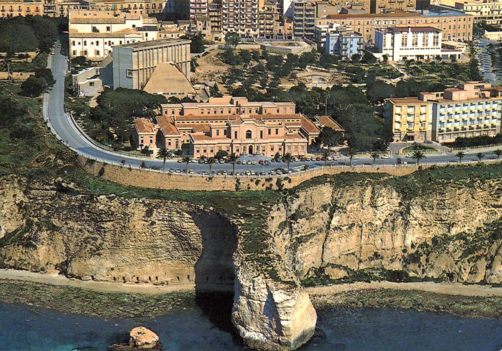 Mediterraneo Residence Шака Екстериор снимка
